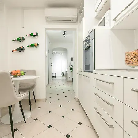 Lejlighed Rismondo 89 - 90m Piazza Roma *